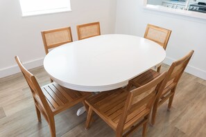Dining - Be A Nomad | 4BR Ocean View House | 1 Block to Jacksonville Beach | Sleeps 7 (Jacksonville Beach)