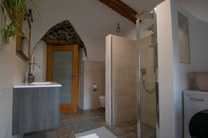 Dusche, Haartrockner, Handtücher