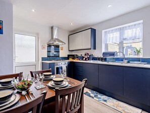 Dining - 2 Bed in Cheltenham (oc-81427) (Bourton-on-the-Water)