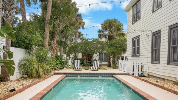 Pool - Be a Nomad - Charming Pool House 1 blck to beach (Jacksonville Beach)