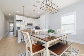 Dining - Be A Nomad | Pet Friendly 4BR House | 1 Block to Jacksonville Beach | Sleeps 7 (Jacksonville Beach)