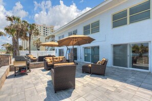 Terrace/patio - Be A Nomad | Beachside 2BR Apartment | Steps to Ocean | Jax Beach (Jacksonville Beach)