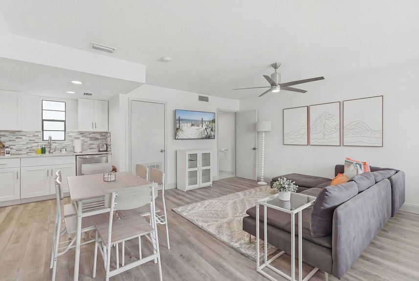 Be A Nomad | 2br Jacksonville Beach Apartment | 1 Min To Beach | Sleeps 4 - Jacksonville Beach, FL