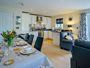 Dining - 3 Bed in Tenby (oc-fb181) (Tenby)