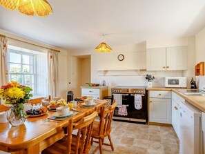 Oven, dishwasher, cookware/dishes/utensils - 3 Bed in Aberfeldy (oc-ca087) (Amulree)