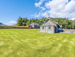 Property grounds - 3 Bed in Aberfeldy (oc-ca087) (Amulree)