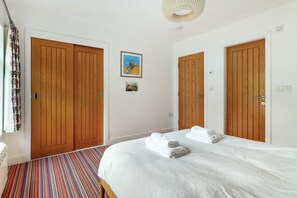 Iron/ironing board, free WiFi, bed sheets - 2 Bed in Ambleside (oc-lr111) (Ambleside)