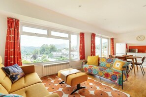 TV - 2 Bed in Ambleside (oc-lr111) (Ambleside)