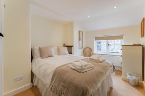 Iron/ironing board, free WiFi, bed sheets - 1 Bed in Troutbeck (oc-lr027) (Troutbeck)