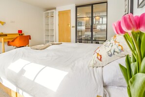 Bügeleisen/Bügelbrett, Reisekinderbett, kostenloses WLAN, Bettwäsche