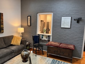 Smart TV - Downtown Toronto: Cozy Retreat in the Annex (Toronto)