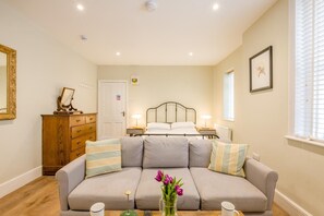 TV - 2 Bed in Cromer (oc-c41427) (Cromer)