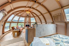 Bügeleisen/Bügelbrett, Reisekinderbett, kostenloses WLAN, Bettwäsche