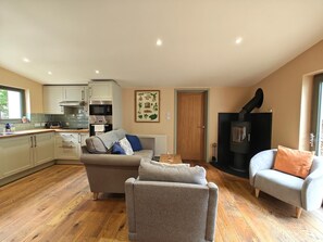 Fireplace - 3 Bed in Lambourn (oc-w42717) (Sheepdrove)