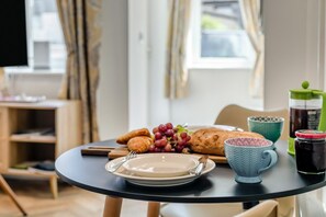 Breakfast meal - 1 Bed in St. Ives (oc-l43758) (St Ives)