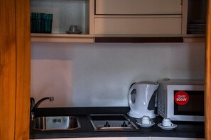 Private kitchen - Chalet 'Quinta De S Jose - Turismo Rural' with Wi-Fi and Air Conditioning (São João da Pesqueira)