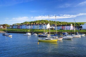 Marina - 5 Bed in Aberaeron (oc-r43318) (Aberaeron)