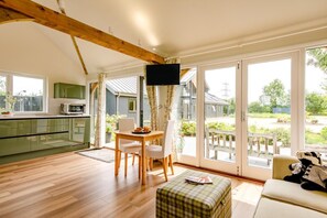 TV - 1 Bed in Piltdown (oc-42814) (Piltdown)