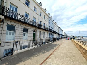 Exterior - 2 Bed in Weymouth (oc-s42747) (Weymouth)