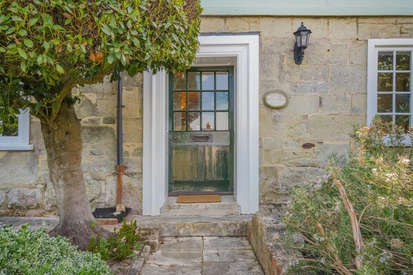Exterior detail - 4 Bed in Shorwell (oc-w42664) (Shorwell)