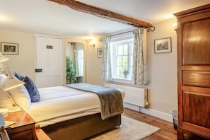 Iron/ironing board, travel cot, free WiFi, bed sheets - 4 Bed in Shorwell (oc-w42664) (Shorwell)