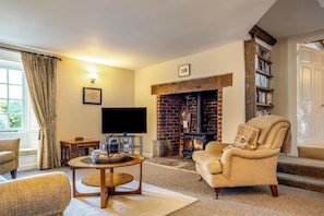 TV, fireplace - 4 Bed in Shorwell (oc-w42664) (Shorwell)