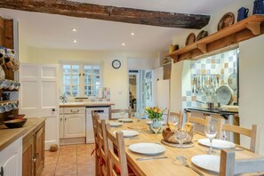 Dining - 4 Bed in Shorwell (oc-w42664) (Shorwell)