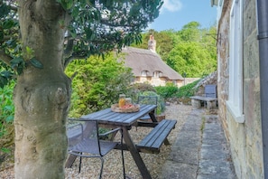 Outdoor dining - 4 Bed in Shorwell (oc-w42664) (Shorwell)