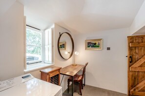 Interior - 2 Bed in Yealmpton (oc-o42800) (Yealmpton)