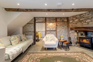 TV, fireplace - 2 Bed in Yealmpton (oc-o42800) (Yealmpton)