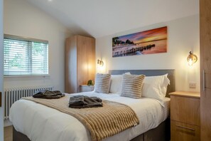 Bügeleisen/Bügelbrett, Reisekinderbett, kostenloses WLAN, Bettwäsche