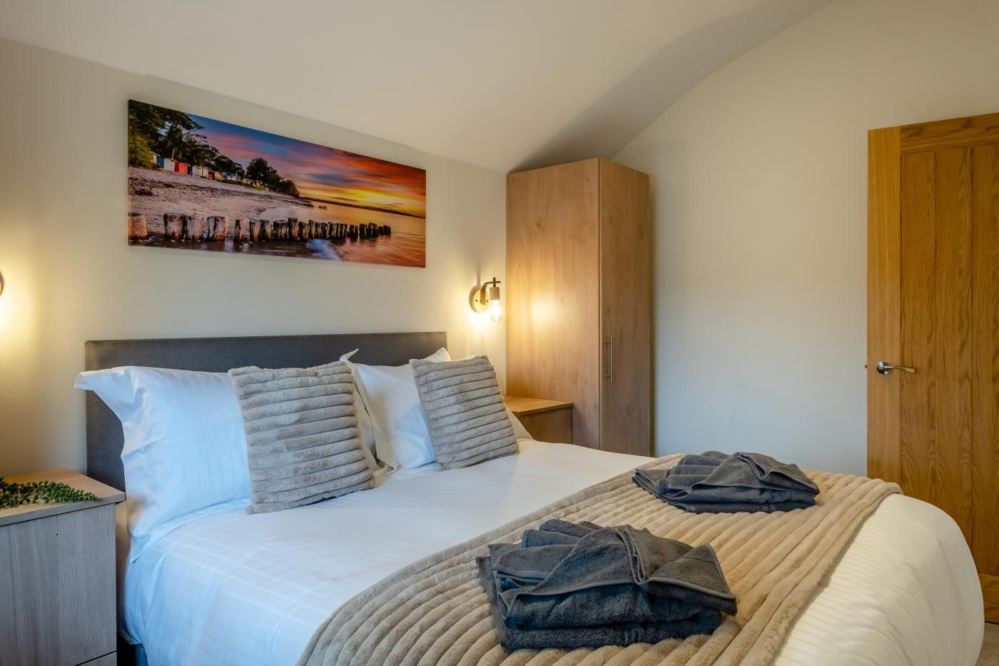 2 bedrooms, iron/ironing board, travel cot, free WiFi