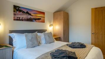 2 bedrooms, iron/ironing board, travel cot, free WiFi