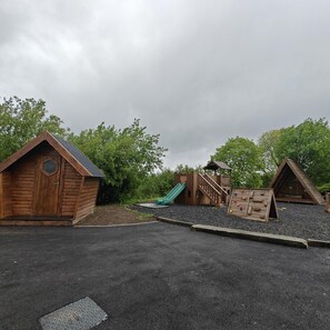 Children’s area - 1 Bed in Mynyddislwyn (oc-a44713) (Cwmfelinfach)