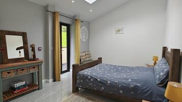 1 bedroom, iron/ironing board, travel cot, free WiFi