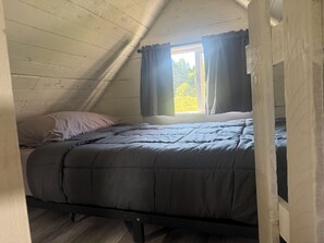 Bed sheets - Cozy cedar log cabin in the highlands (Algonquin Highlands)