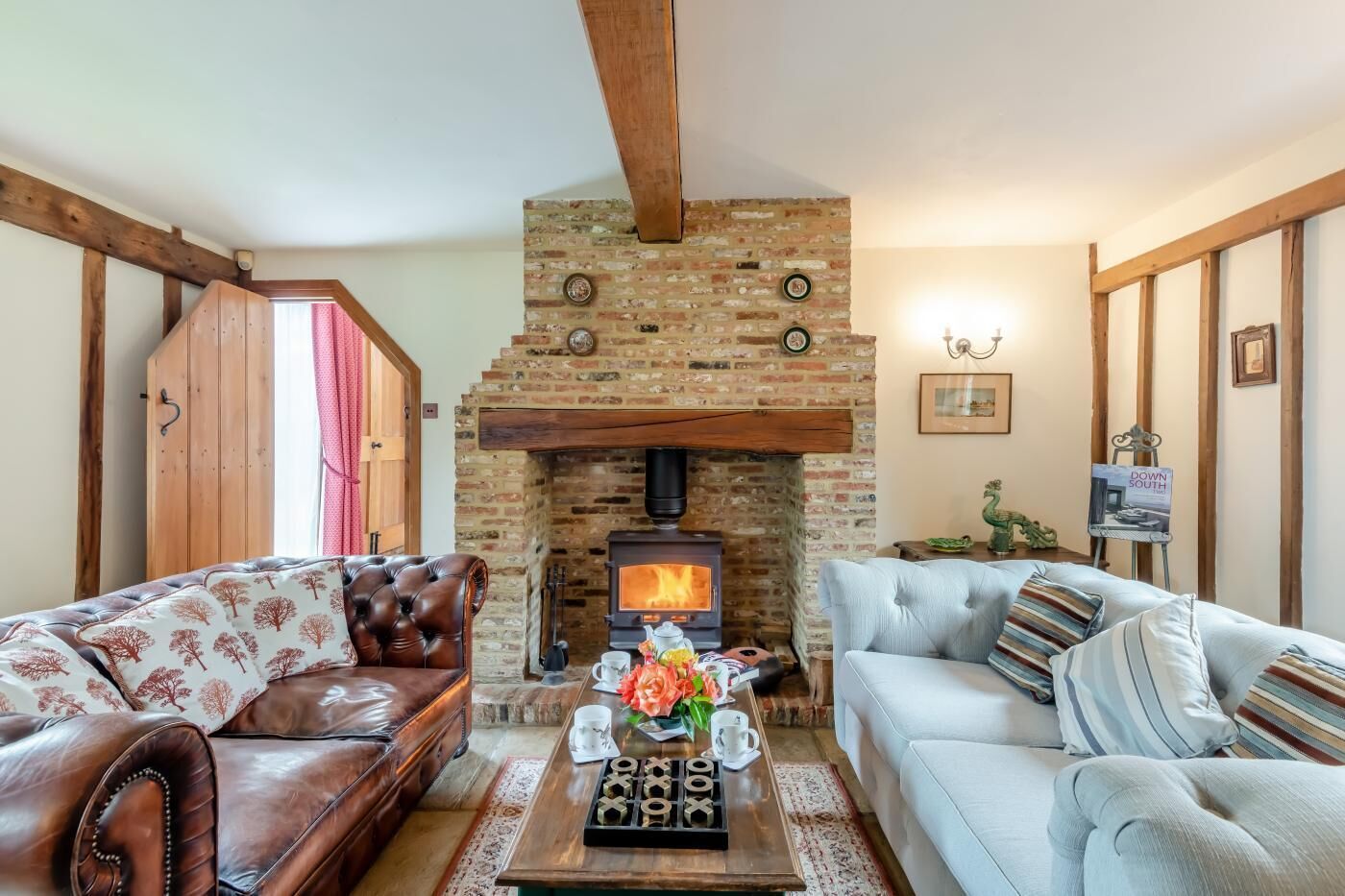 TV, fireplace
