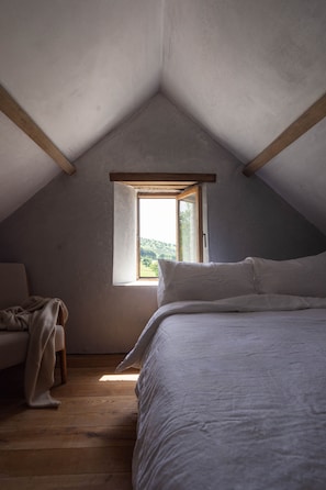 3 habitaciones, tabla de planchar con plancha, wifi y ropa de cama