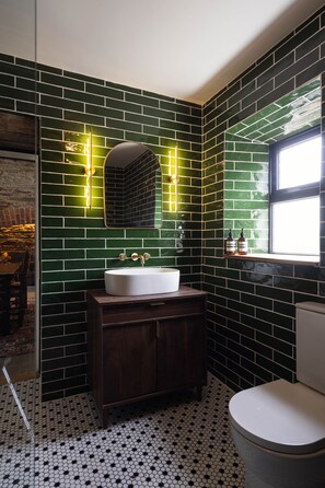 Bathroom - Gortnabool - Cold Plunge, Sauna, Hot Tub, Pub (Borrisoleigh)
