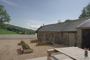 Outdoor dining - Gortnabool - Cold Plunge, Sauna, Hot Tub, Pub (Borrisoleigh)