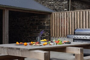 Outdoor dining - Gortnabool - Cold Plunge, Sauna, Hot Tub, Pub (Borrisoleigh)
