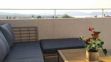 Design suite, uitzicht op zee | Terras