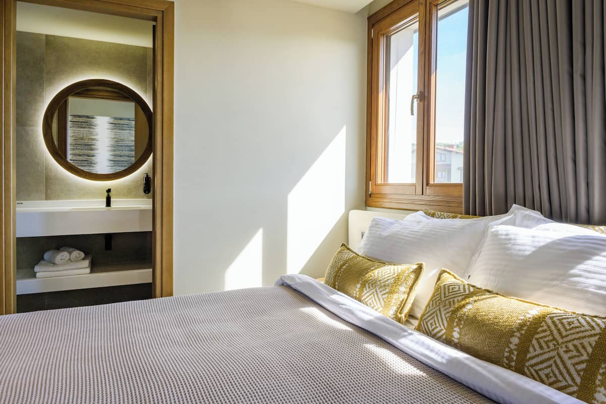 Design Suite, Sea View | In-room safe, blackout drapes, soundproofing