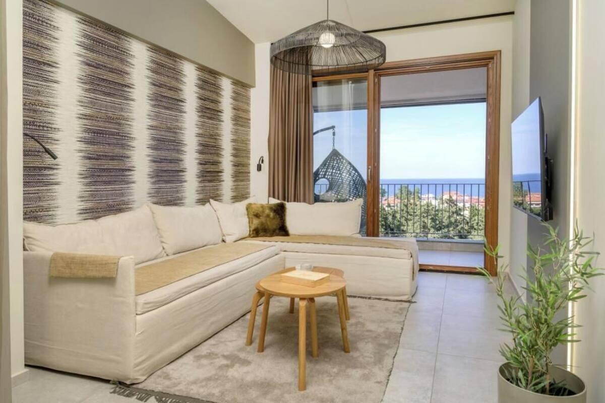 Executive Suite, Sea View | In-room safe, blackout drapes, soundproofing