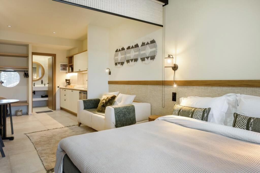 Deluxe studio, uitzicht op stad | Een kluis op de kamer, verduisterende gordijnen, geluiddichte muren