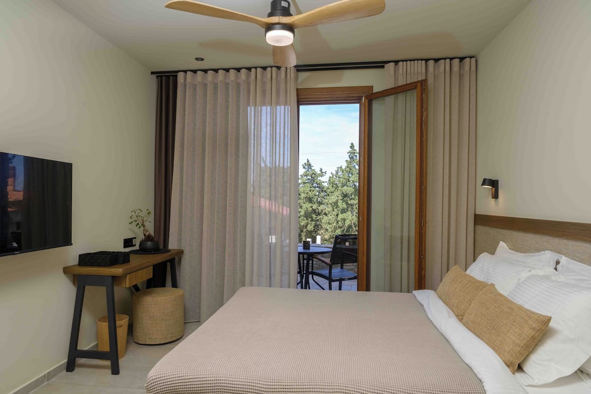 Standard Studio, Partial Sea View | In-room safe, blackout drapes, soundproofing
