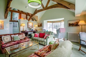 TV - 6 Bed in Beaumaris (oc-t44703) (Beaumaris)