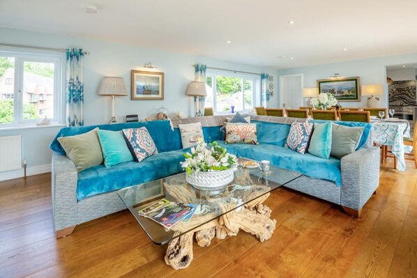 TV - 5 Bed in Beaumaris (oc-s44705) (Beaumaris)