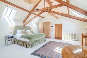 Bügeleisen/Bügelbrett, Reisekinderbett, kostenloses WLAN, Bettwäsche