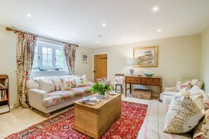 TV, fireplace - 2 Bed in Chebbard (oc-p43269) (Puddletown)